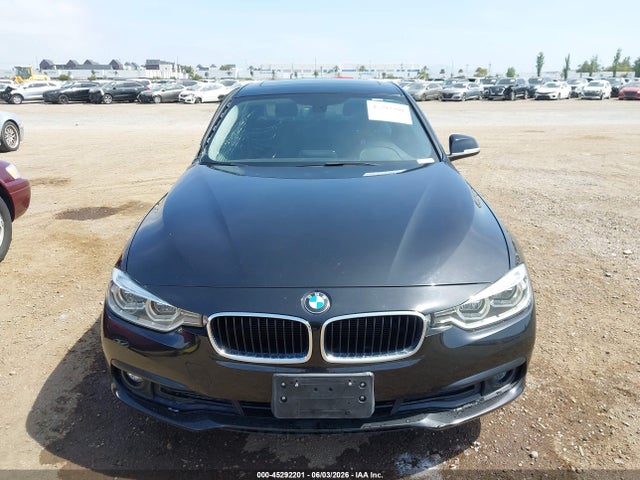 BMW 320i 2018 WBA8A9C5XJAH12667 Image 12