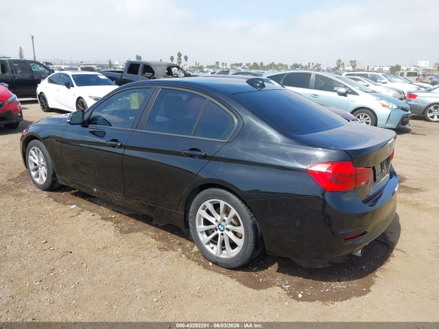 BMW 320i 2018 WBA8A9C5XJAH12667 Image 3