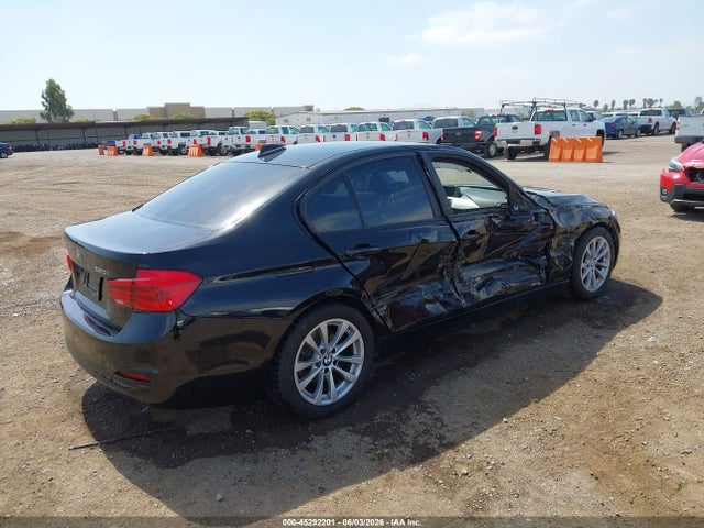 BMW 320i 2018 WBA8A9C5XJAH12667 Image 4