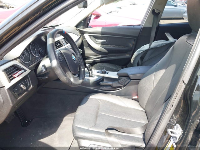 BMW 320i 2018 WBA8A9C5XJAH12667 Image 5
