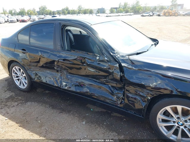 BMW 320i 2018 WBA8A9C5XJAH12667 Image 6