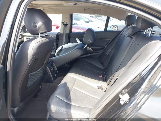 BMW 320i 2018 WBA8A9C5XJAH12667 Image 8