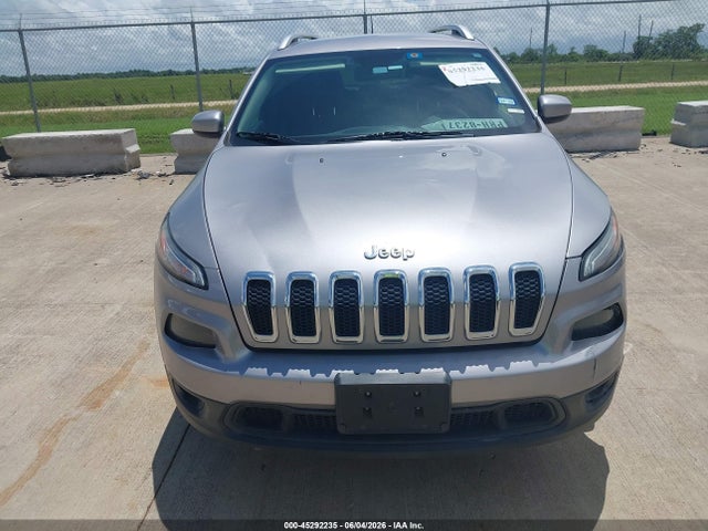 1C4PJLCBXJD574402 Jeep Cherokee Latitude Fwd