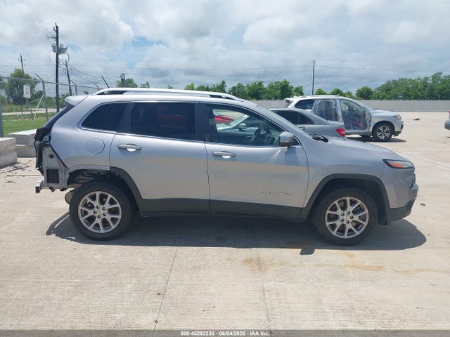 1C4PJLCBXJD574402 Jeep Cherokee Latitude Fwd