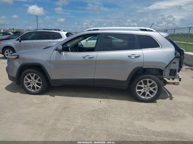 1C4PJLCBXJD574402 Jeep Cherokee Latitude Fwd