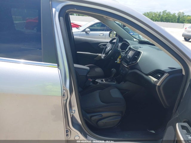 1C4PJLCBXJD574402 Jeep Cherokee Latitude Fwd