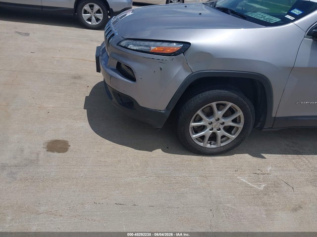 1C4PJLCBXJD574402 Jeep Cherokee Latitude Fwd