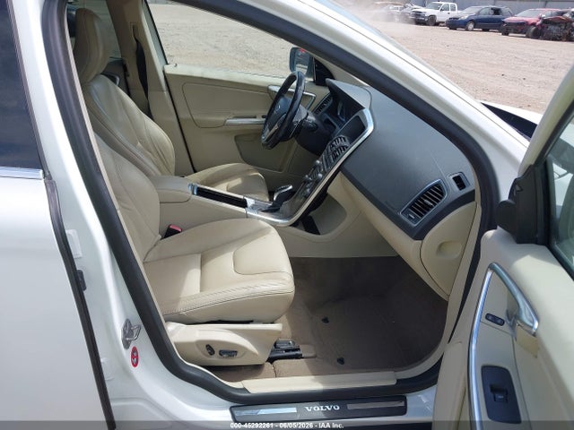 45292261 :رقم المزاد ، YV4902DZ6E2516495 vin ، 2014 Volvo Xc60 T6 R-design Premier Plus مزاد بيع