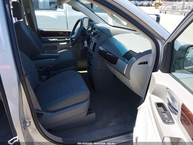 45292300 :رقم المزاد ، 2A4RR5D12AR413617 vin ، 2010 Chrysler Town & Country Touring مزاد بيع