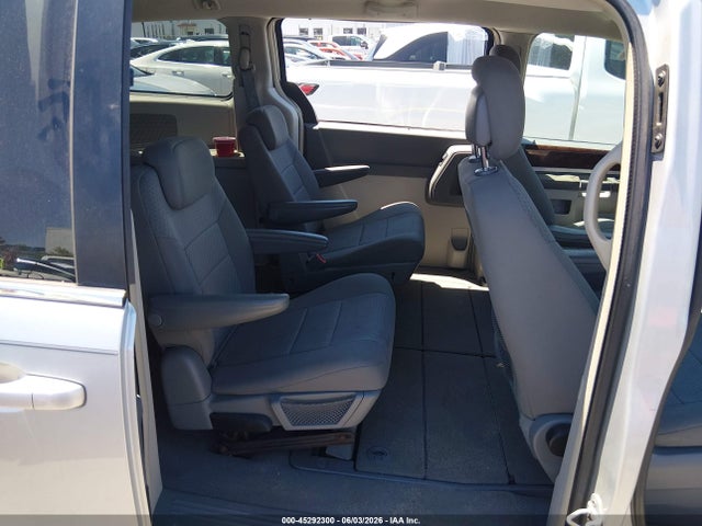 45292300 :رقم المزاد ، 2A4RR5D12AR413617 vin ، 2010 Chrysler Town & Country Touring مزاد بيع