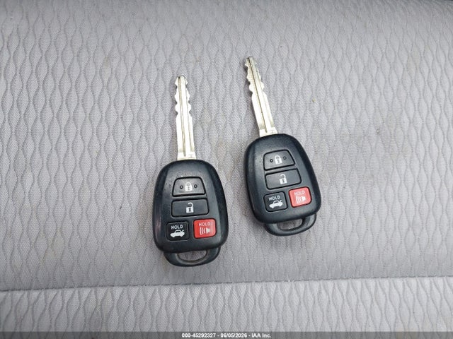 2T1BURHE5FC409207 Toyota COROLLA LE