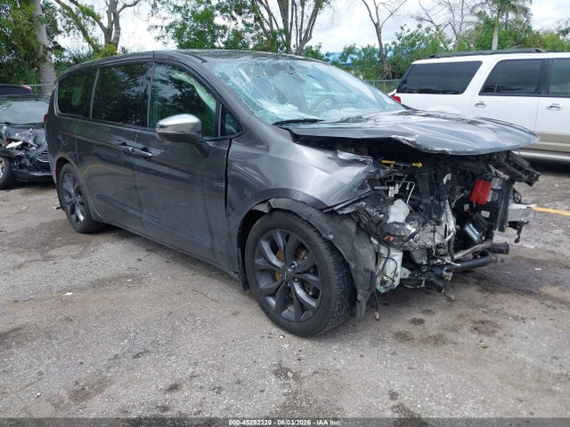 45292329 :رقم المزاد ، 2C4RC1FG8KR633332 vin ، 2019 Chrysler Pacifica Touring Plus مزاد بيع
