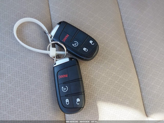 1C4RJFAG3KC837037 Jeep Grand Cherokee Laredo E 4x4