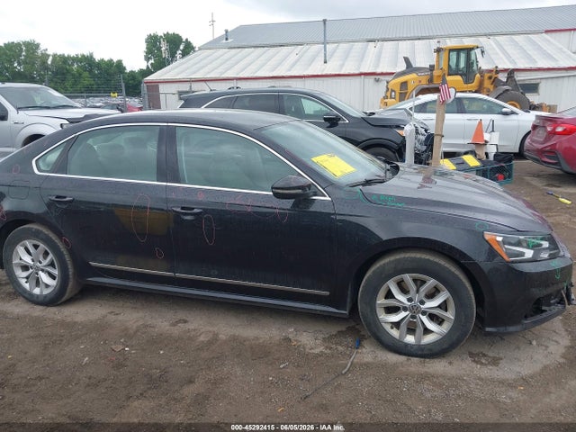2017 Volkswagen Passat 1.8t S მანქანა იყიდება აუქციონზე, vin: 1VWAT7A36HC049322, აუქციონის ნომერი: 45292415