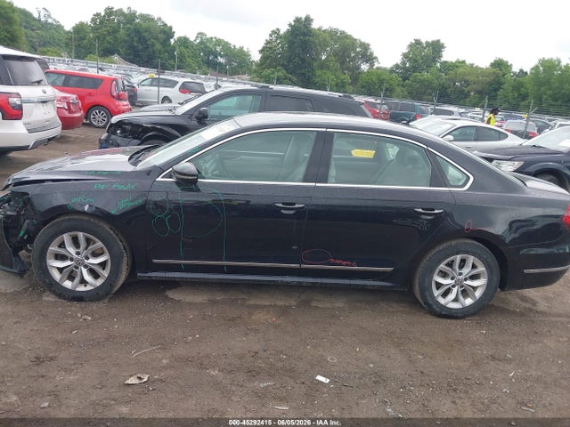 2017 Volkswagen Passat 1.8t S მანქანა იყიდება აუქციონზე, vin: 1VWAT7A36HC049322, აუქციონის ნომერი: 45292415