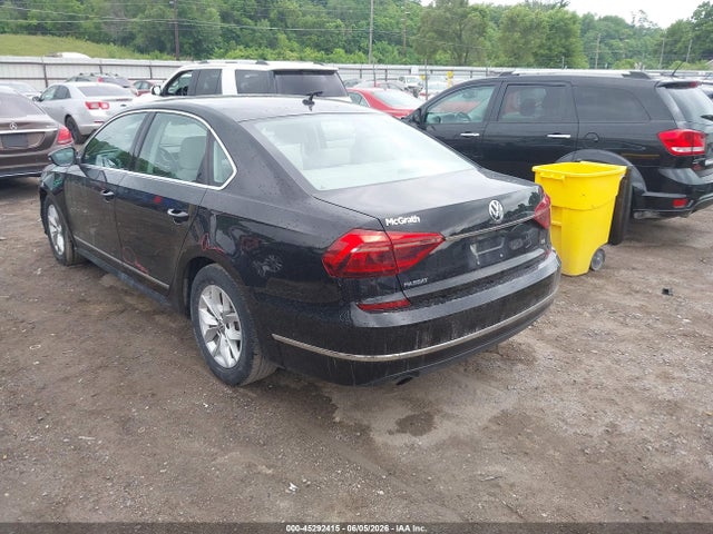 2017 Volkswagen Passat 1.8t S მანქანა იყიდება აუქციონზე, vin: 1VWAT7A36HC049322, აუქციონის ნომერი: 45292415