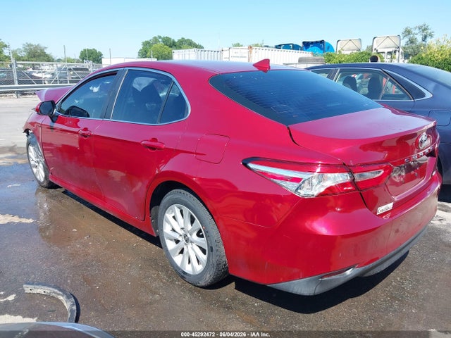 2020 Toyota Camry Le მანქანა იყიდება აუქციონზე, vin: 4T1C11AK4LU379576, აუქციონის ნომერი: 45292472
