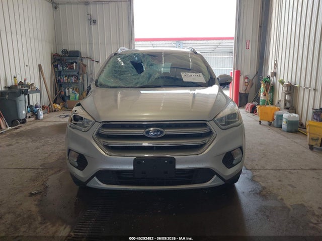 45292482 :رقم المزاد ، 1FMCU9J93HUB58223 vin ، 2017 Ford Escape Titanium مزاد بيع