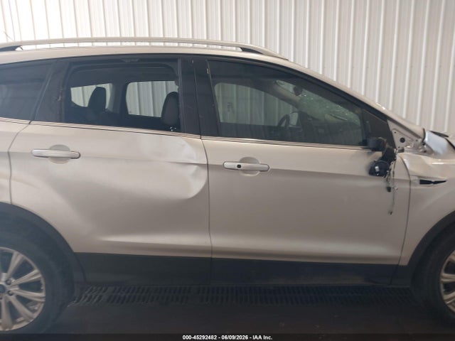45292482 :رقم المزاد ، 1FMCU9J93HUB58223 vin ، 2017 Ford Escape Titanium مزاد بيع