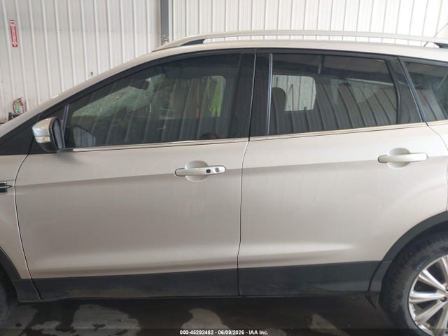 45292482 :رقم المزاد ، 1FMCU9J93HUB58223 vin ، 2017 Ford Escape Titanium مزاد بيع