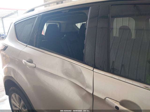 45292482 :رقم المزاد ، 1FMCU9J93HUB58223 vin ، 2017 Ford Escape Titanium مزاد بيع