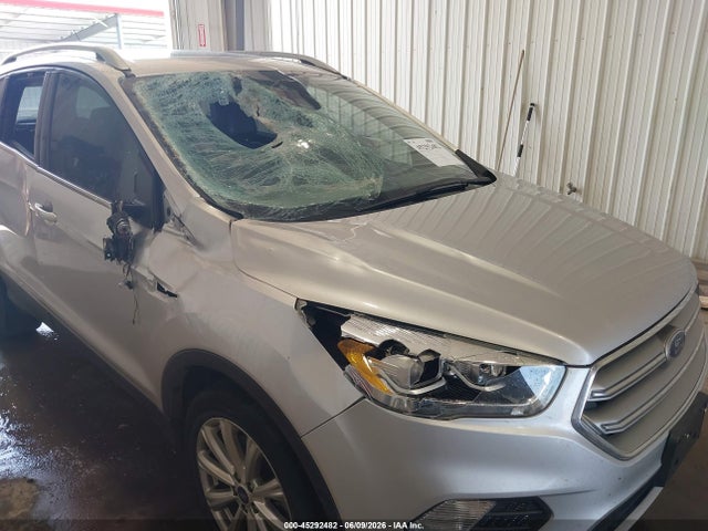 45292482 :رقم المزاد ، 1FMCU9J93HUB58223 vin ، 2017 Ford Escape Titanium مزاد بيع