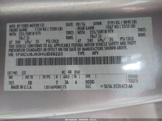 45292482 :رقم المزاد ، 1FMCU9J93HUB58223 vin ، 2017 Ford Escape Titanium مزاد بيع