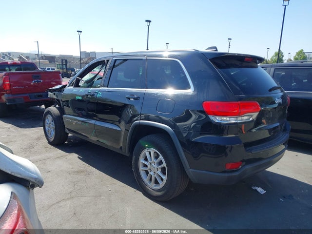 1C4RJEAG7JC380421 Jeep Grand Cherokee Laredo 4x2