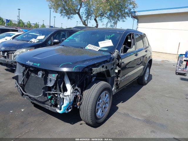1C4RJEAG7JC380421 Jeep Grand Cherokee Laredo 4x2