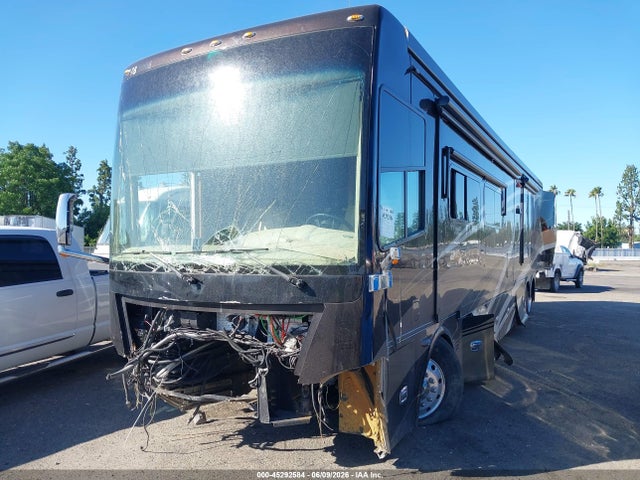 Tiffin Motorhomes Inc Allegro Bus 2014 5VBBA87A9EA115157 Image 2