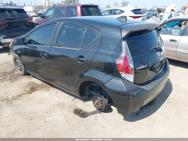 Toyota Prius C Four 2015 JTDKDTB33F1113613 Image 3