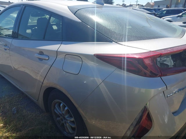Toyota Prius Prime Advanced 2017 JTDKARFP3H3016962 Image 3