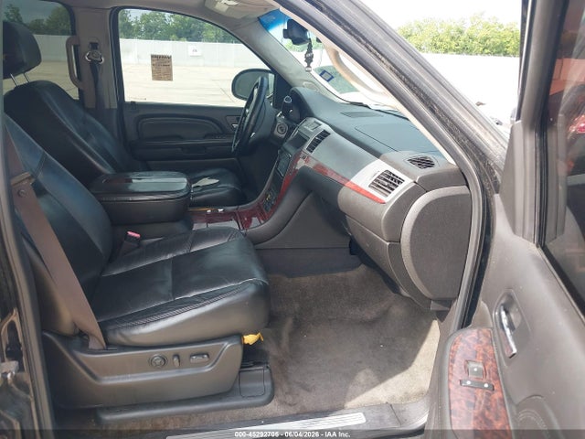 Продаж на аукціоні авто 2008 Cadillac Escalade Esv Standard, vin: 1GYFC66818R204115, номер лоту: 45292705