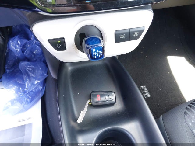 45292801 :رقم المزاد ، JTDKBRFU7J3059824 vin ، 2018 Toyota Prius Two مزاد بيع