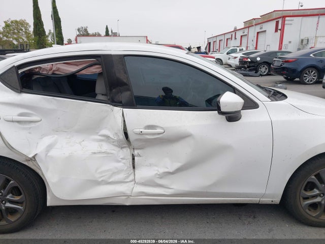 Toyota YARIS LE 2019 3MYDLBYV4KY509989 Image 13