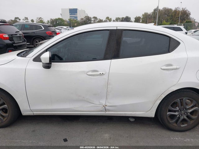 3MYDLBYV4KY509989 Toyota YARIS LE