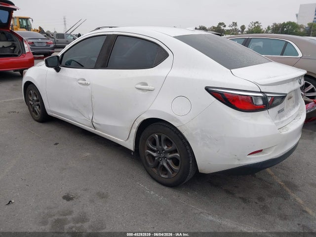 Toyota YARIS LE 2019 3MYDLBYV4KY509989 Image 3