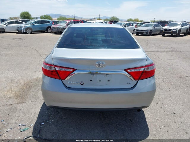 45292935 :رقم المزاد ، 4T1BF1FK5HU329704 vin ، 2017 Toyota Camry Le مزاد بيع