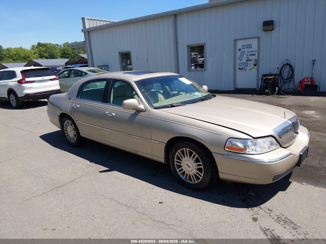 Продаж на аукціоні авто 2007 Lincoln Town Car Signature Limited, vin: 1LNHM82W17Y608673, номер лоту: 45293053