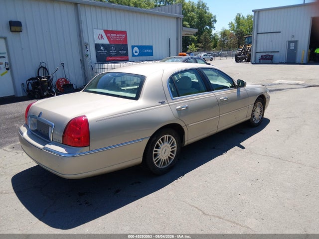 Продаж на аукціоні авто 2007 Lincoln Town Car Signature Limited, vin: 1LNHM82W17Y608673, номер лоту: 45293053