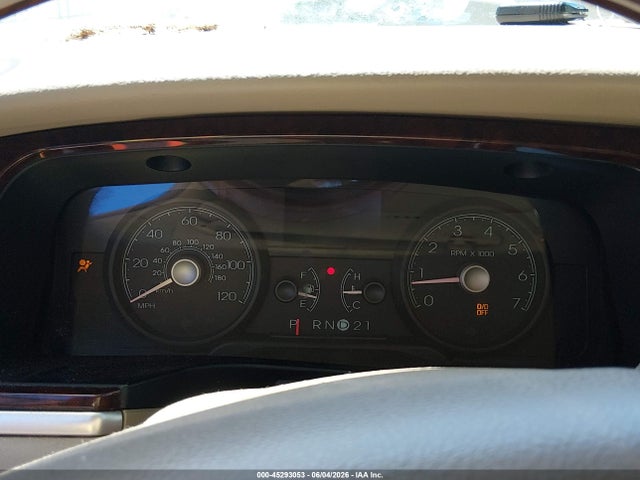 Продаж на аукціоні авто 2007 Lincoln Town Car Signature Limited, vin: 1LNHM82W17Y608673, номер лоту: 45293053