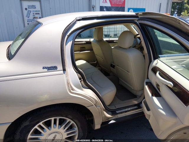 Продаж на аукціоні авто 2007 Lincoln Town Car Signature Limited, vin: 1LNHM82W17Y608673, номер лоту: 45293053