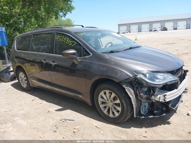 Продажа на аукционе авто 2017 Chrysler Pacifica Touring-l, vin: 2C4RC1BG0HR540142, номер лота: 45293157