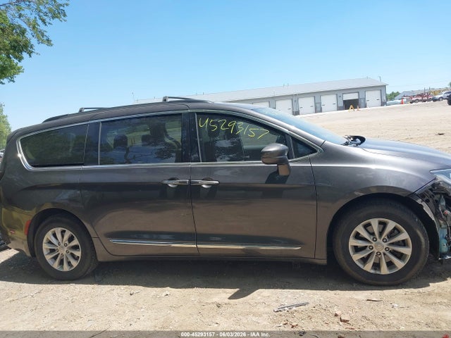 Продажа на аукционе авто 2017 Chrysler Pacifica Touring-l, vin: 2C4RC1BG0HR540142, номер лота: 45293157