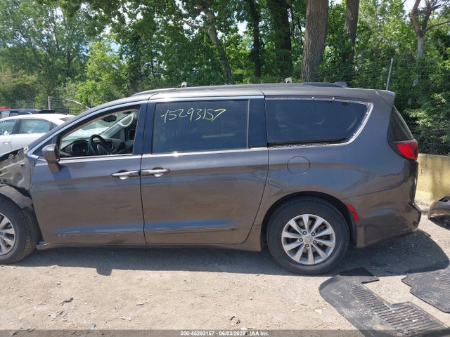 Продажа на аукционе авто 2017 Chrysler Pacifica Touring-l, vin: 2C4RC1BG0HR540142, номер лота: 45293157