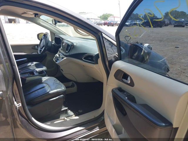 Продажа на аукционе авто 2017 Chrysler Pacifica Touring-l, vin: 2C4RC1BG0HR540142, номер лота: 45293157