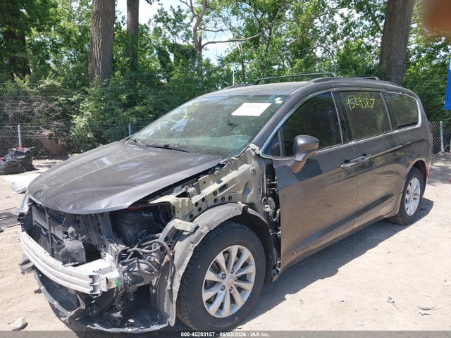 Продажа на аукционе авто 2017 Chrysler Pacifica Touring-l, vin: 2C4RC1BG0HR540142, номер лота: 45293157