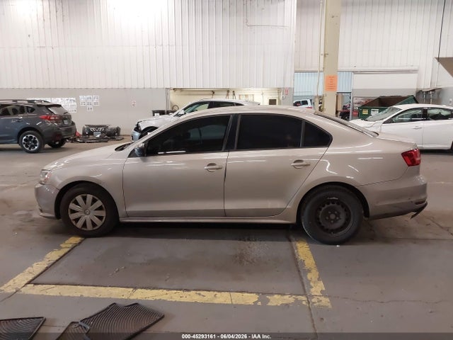 2015 Volkswagen Jetta 2.0l S მანქანა იყიდება აუქციონზე, vin: 3VW2K7AJ8FM272317, აუქციონის ნომერი: 45293161