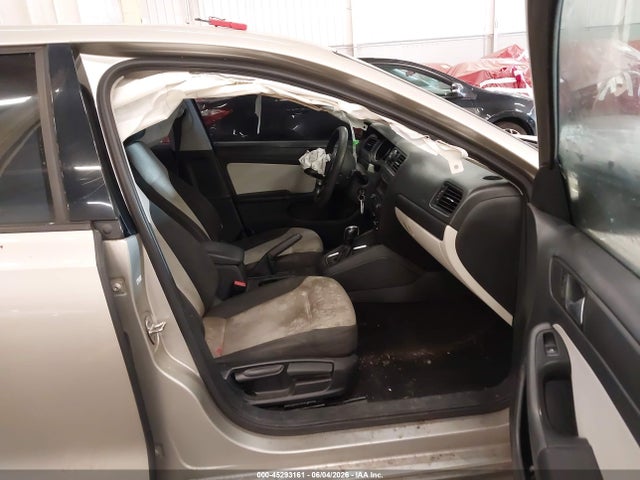 2015 Volkswagen Jetta 2.0l S მანქანა იყიდება აუქციონზე, vin: 3VW2K7AJ8FM272317, აუქციონის ნომერი: 45293161