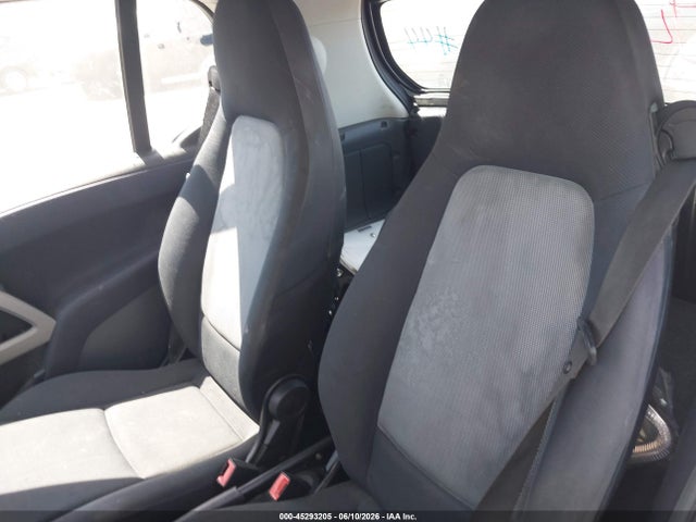 45293205 :رقم المزاد ، WMEEJ3BA1FK801710 vin ، 2015 Smart Fortwo Pure مزاد بيع